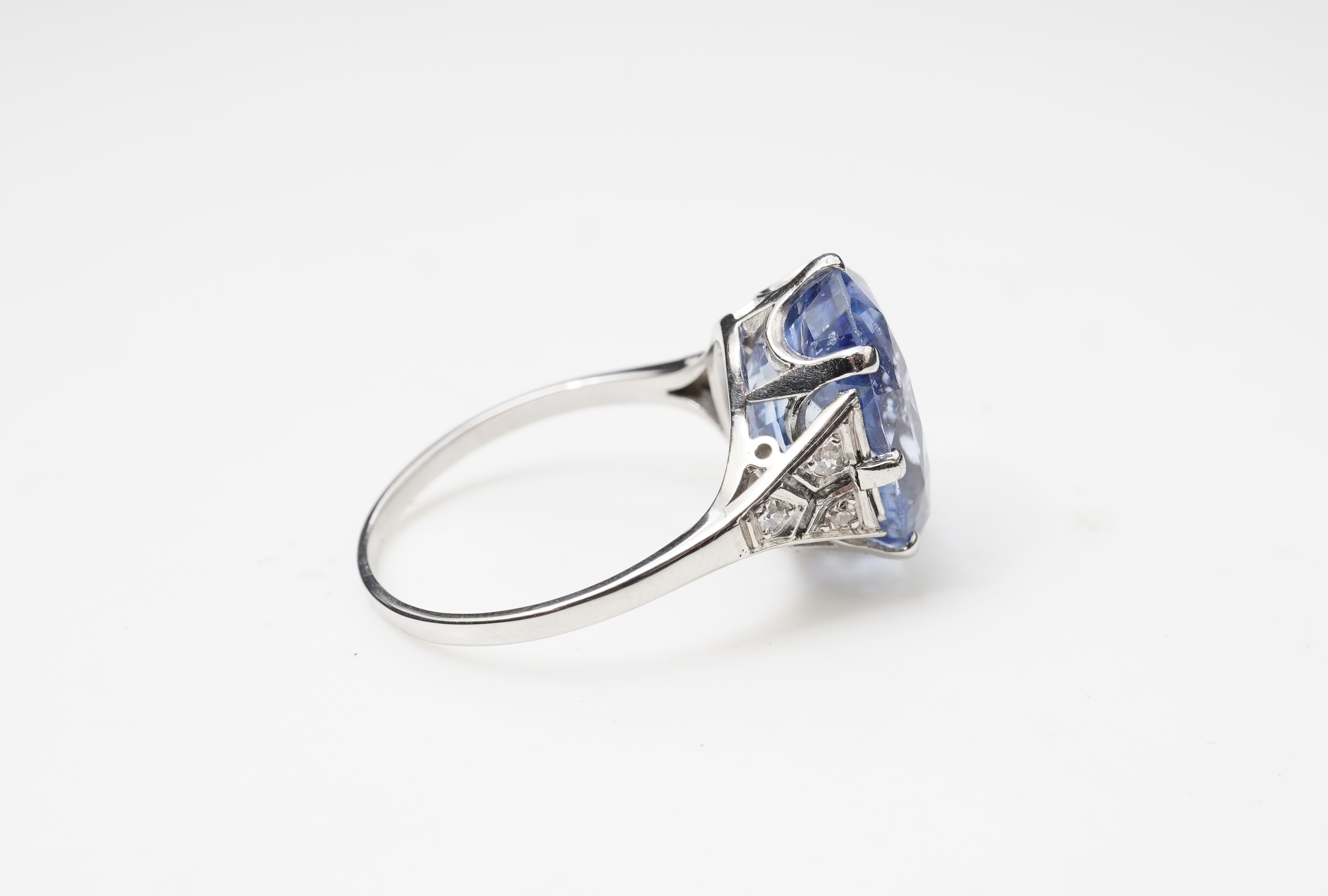 An attractive sapphire and diamond ring, early 20th century